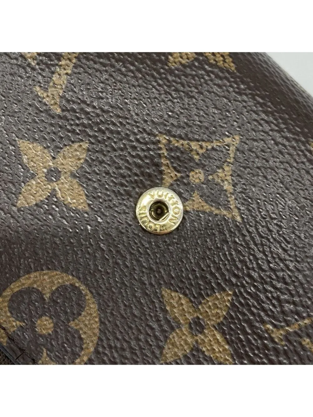 Louis Vuitton width leather closure
